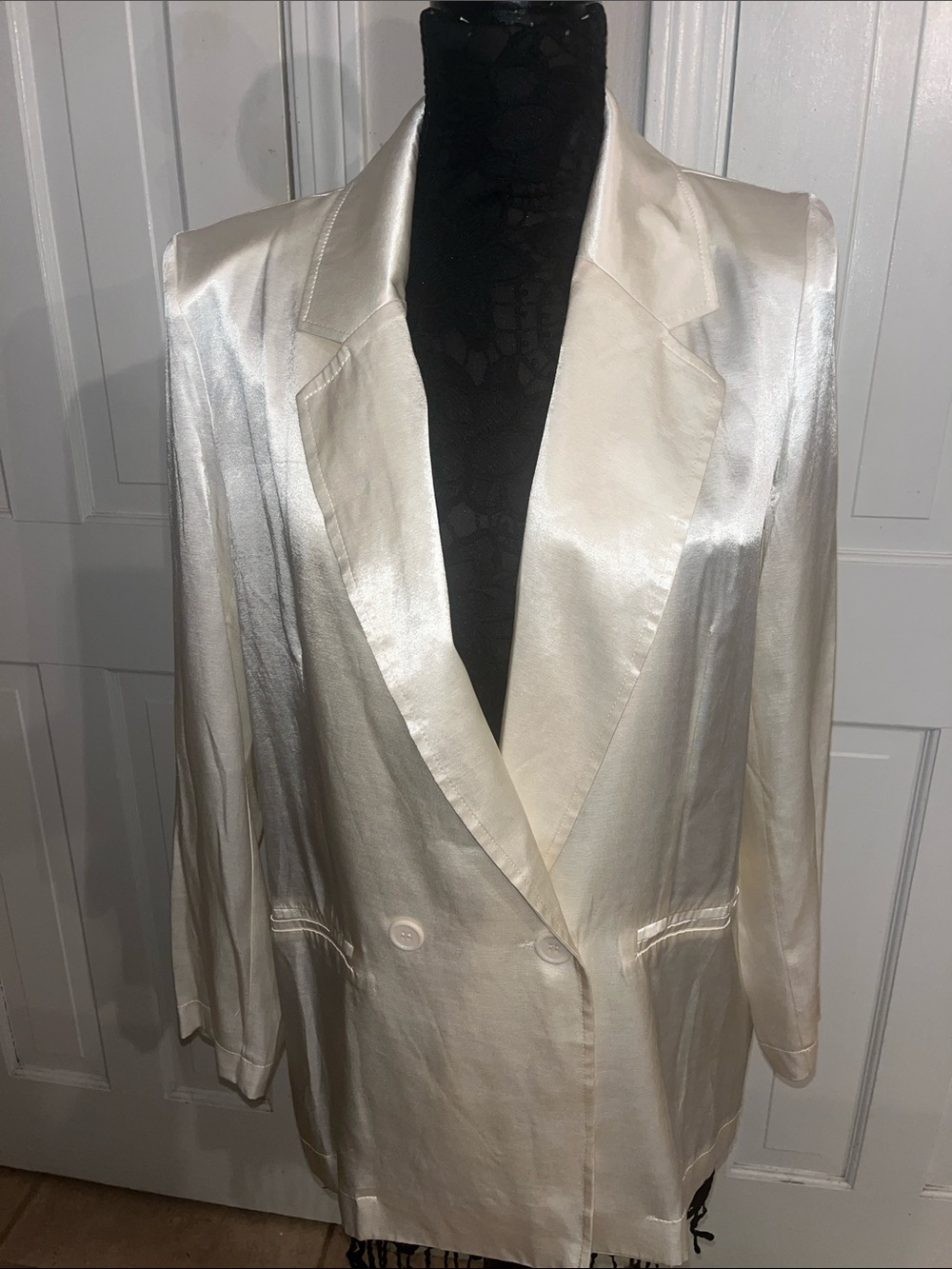 Q2 Satin Double-Breasted Blazer in Ivory